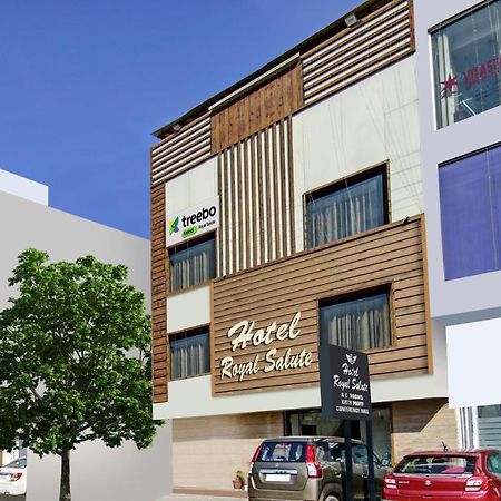 Treebo Royal Salute, Zirakpur酒店 外观 照片
